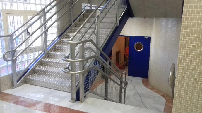 Instalaciones de escaleras, calderas, etc Instalación de escalera